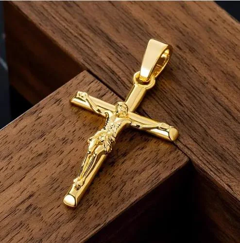 Cruz con el Cristo, en oro, sobre madera.
